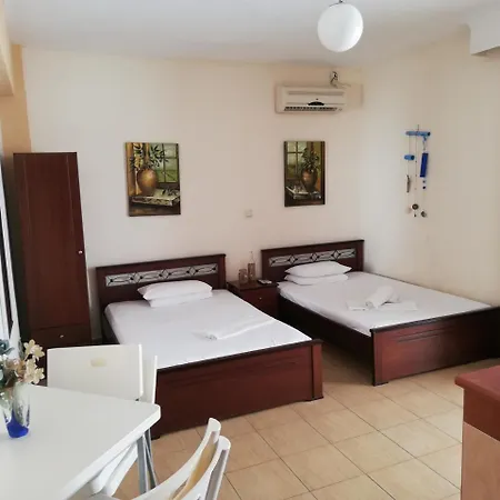 Sea Side Economou מלון דירות 3*